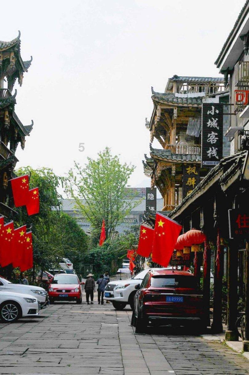 亚当玩高尔夫