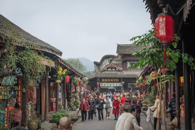 《天天向上》王一博拜师学艺，看到下意识的举止，素养好坏显而易见